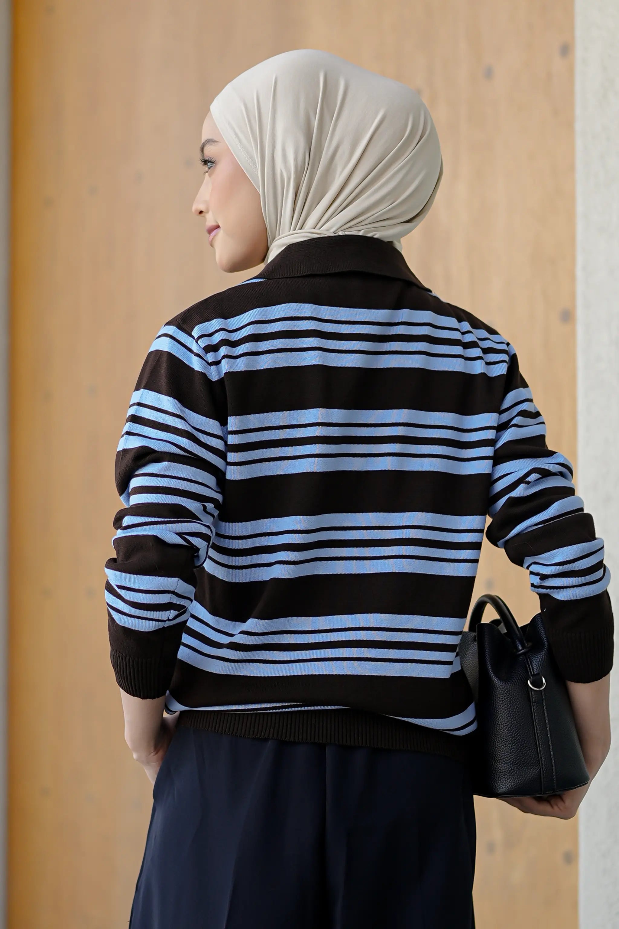 Avery Striped Sweatshirt in Brown Blue