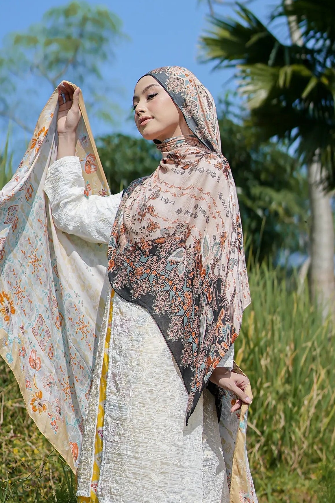 Warkah Kayangan in Chitra | Modal Shawl