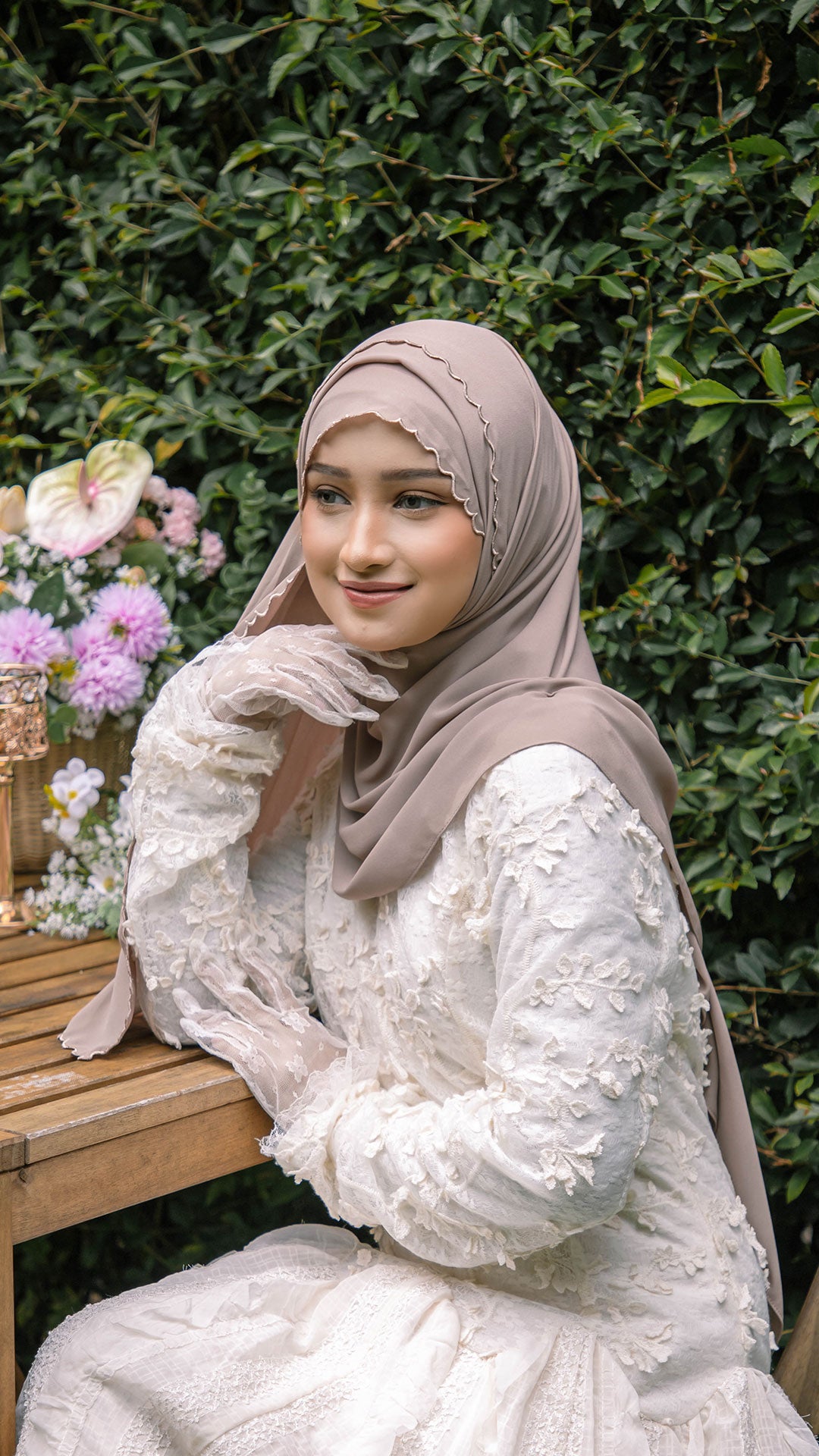 Baesic Sulam Teratai Shawl in Fawn