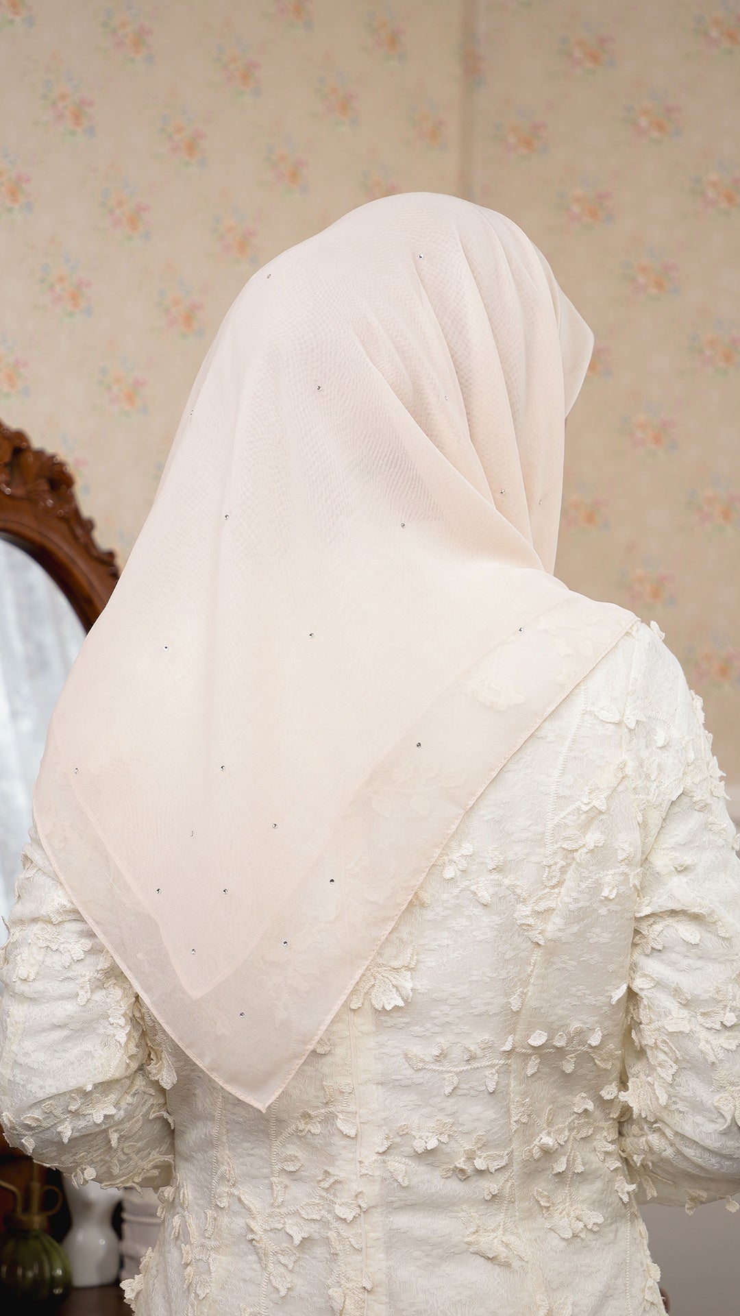 Sofia Bawal Swarovski in Ivory Gold
