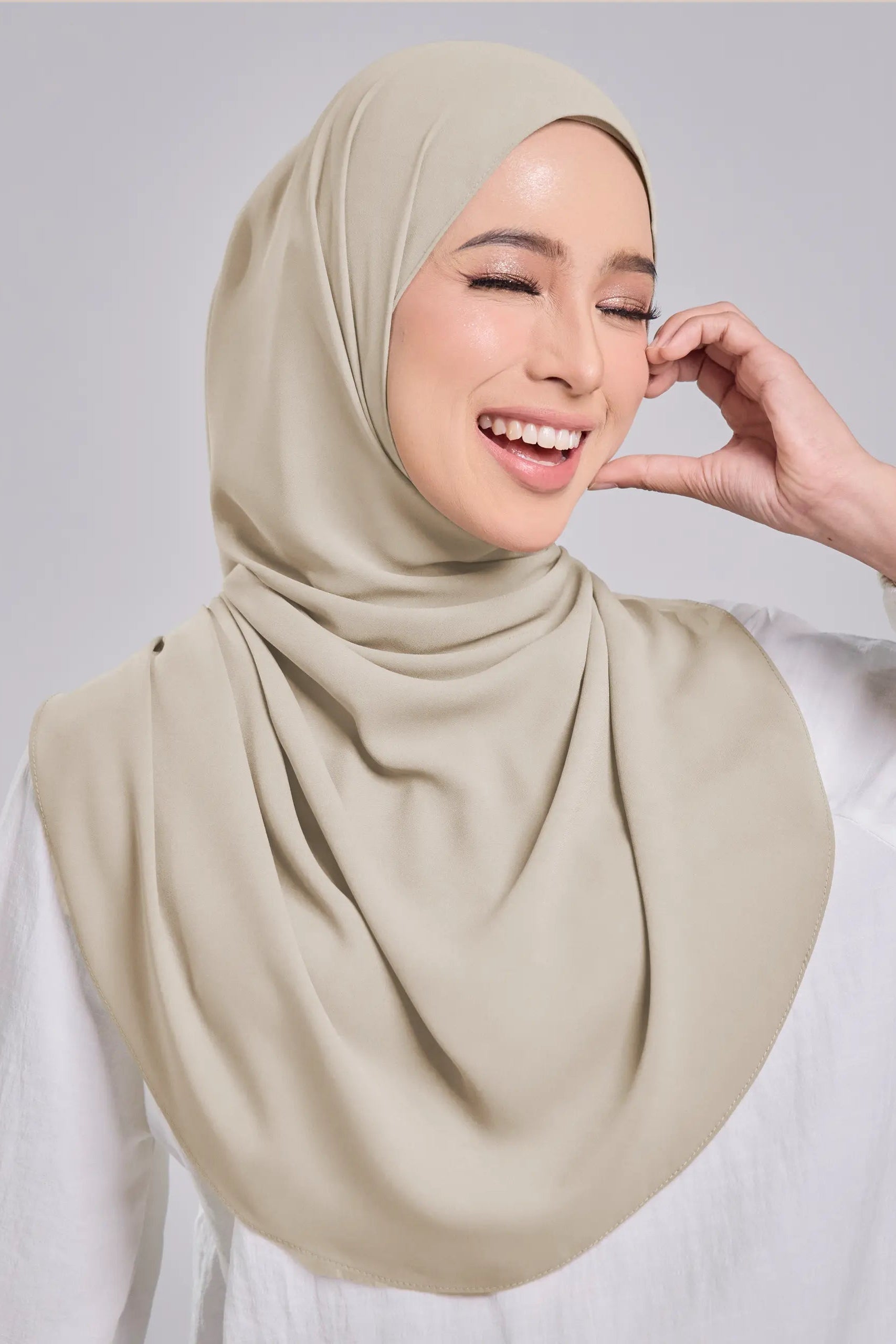 Baesic Premium Chiffon Shawl in Eggshell