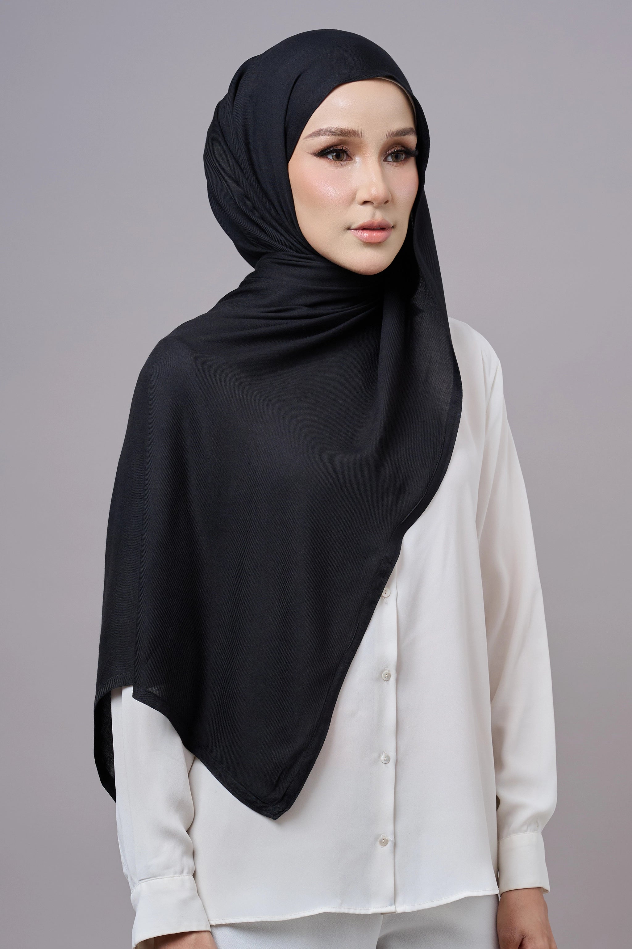 Baesic Modal Shawl in Black