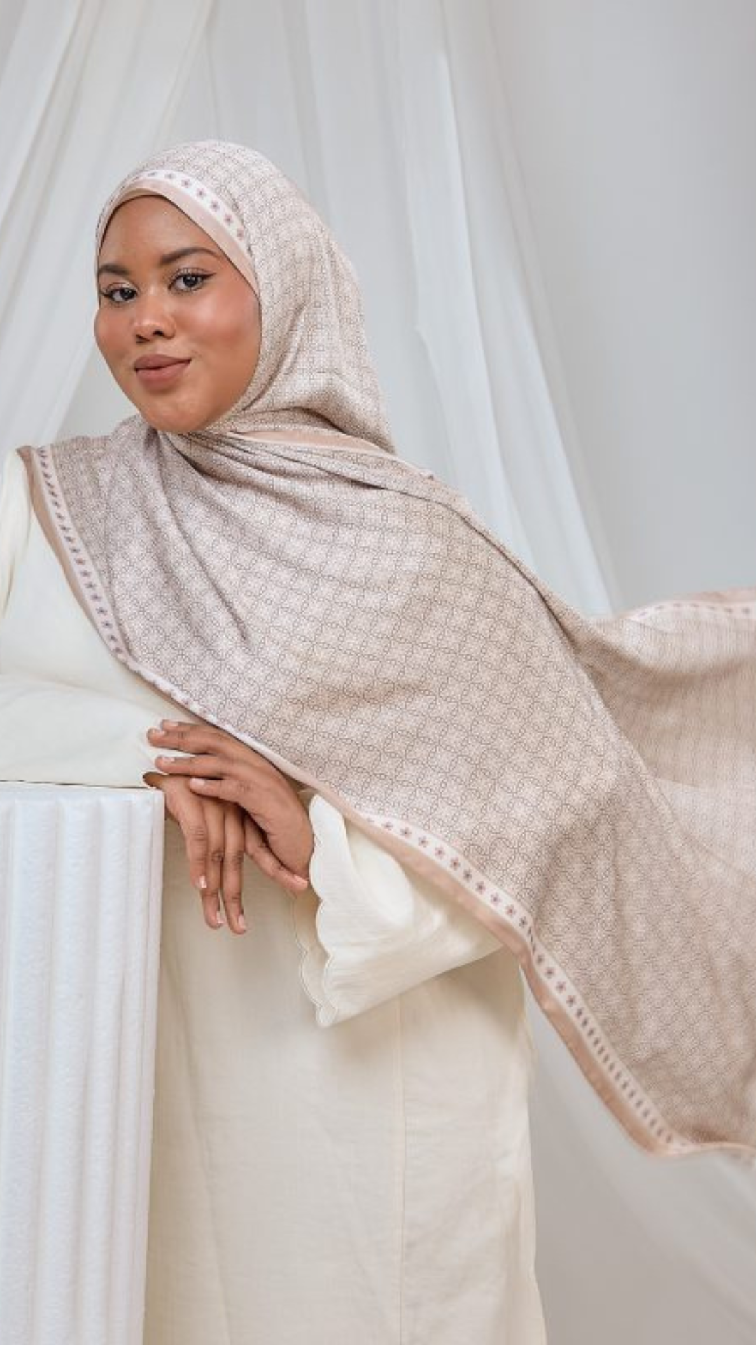 Abila Shawl