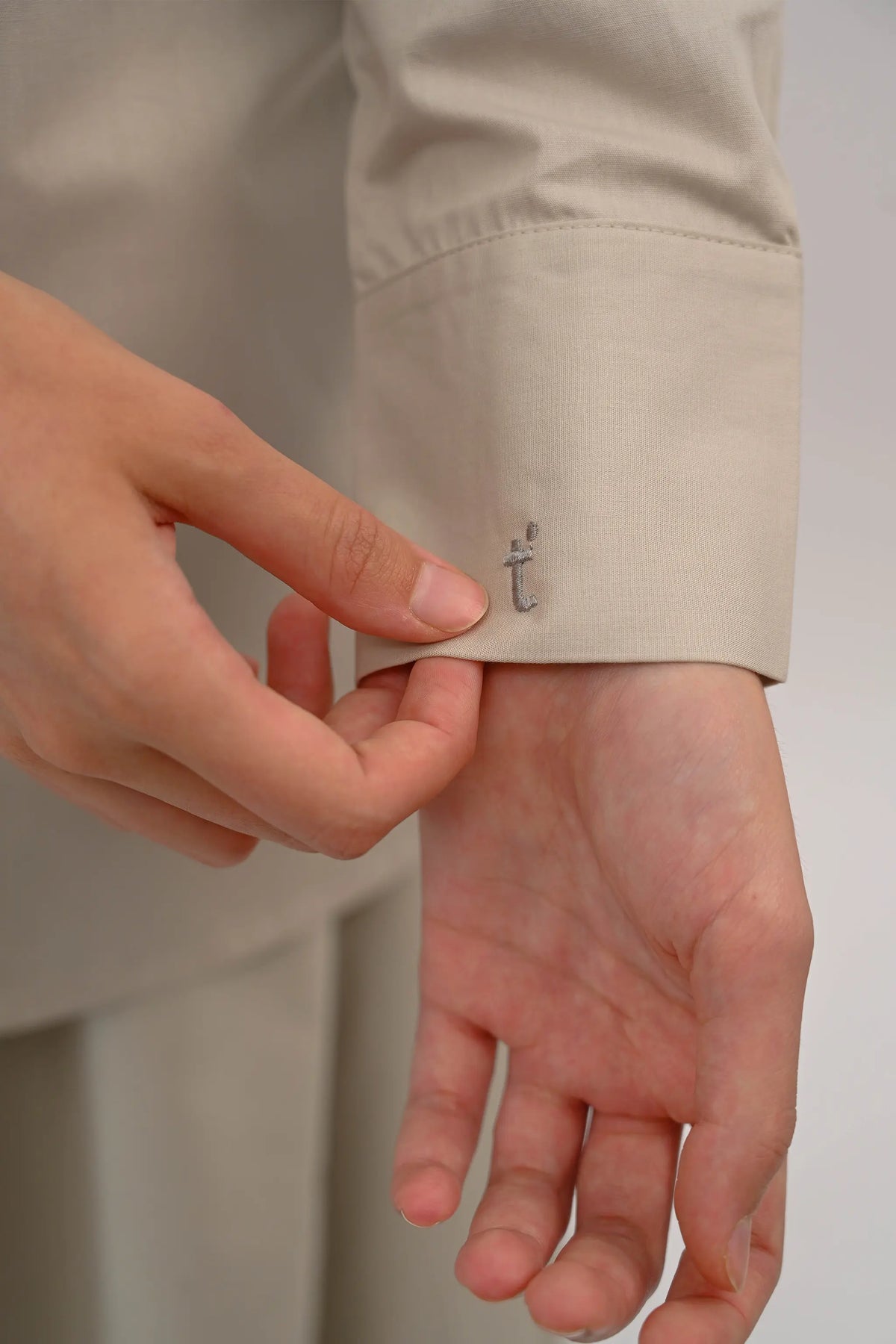 Signature Cotton Poplin Shirt with Mandarin Collar in Linen