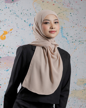 Inara Ezy in Desert Sand