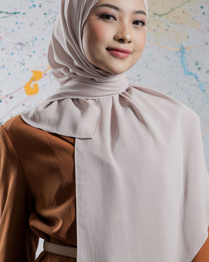Inara Ezy in Cream Linen