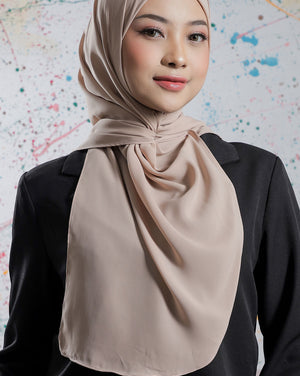 Inara Ezy in Desert Sand