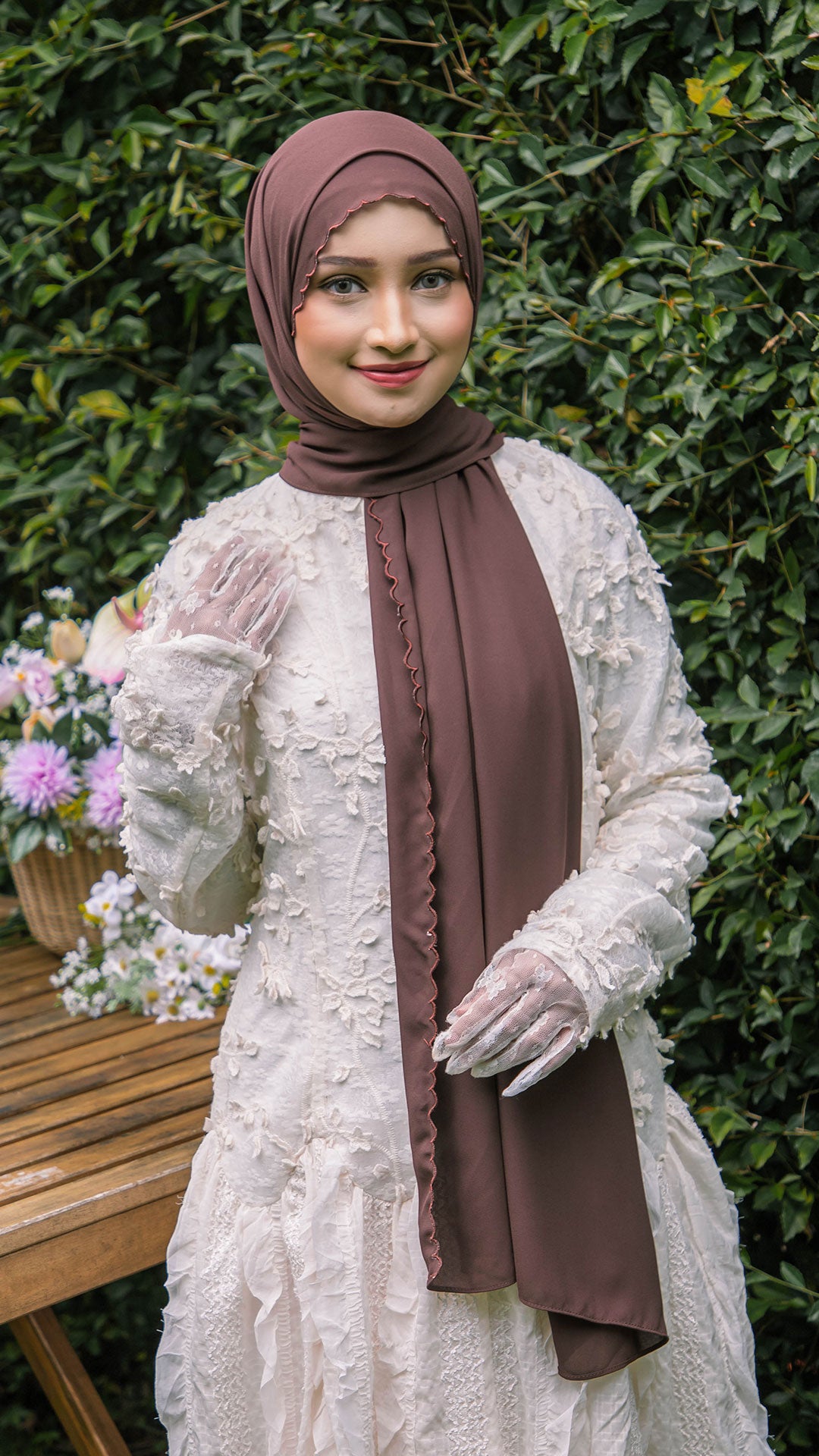 Baesic Sulam Teratai Shawl in Chocolate