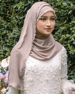 Baesic Sulam Teratai Shawl in Fawn